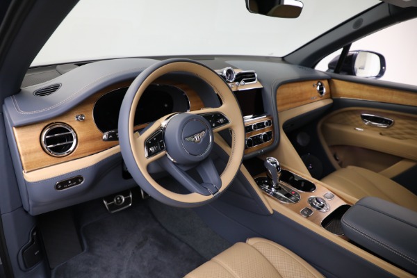 Used 2025 Bentley Bentayga EWB Azure V8 for sale $239,900 at Pagani of Greenwich in Greenwich CT 06830 17