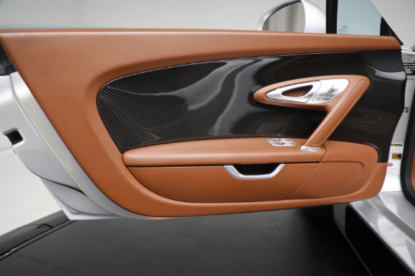 Used 2015 Bugatti Veyron 16.4 Grand Sport Vitesse for sale Sold at Pagani of Greenwich in Greenwich CT 06830 17