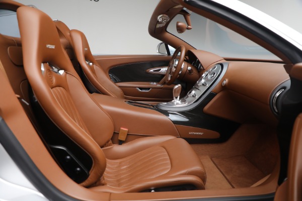 Used 2015 Bugatti Veyron 16.4 Grand Sport Vitesse for sale Sold at Pagani of Greenwich in Greenwich CT 06830 18