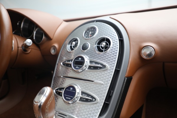 Used 2015 Bugatti Veyron 16.4 Grand Sport Vitesse for sale Sold at Pagani of Greenwich in Greenwich CT 06830 22