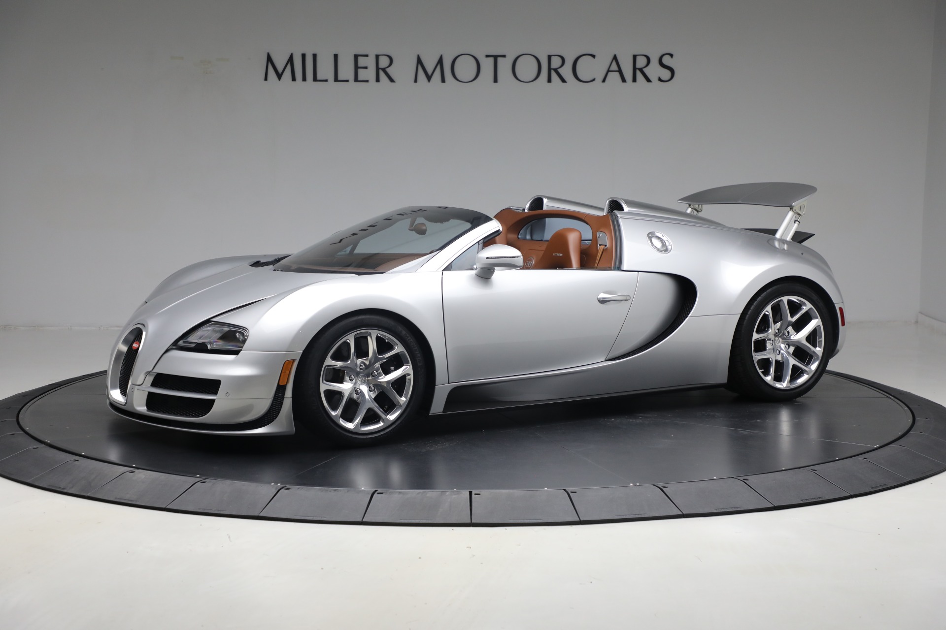 Used 2015 Bugatti Veyron 16.4 Grand Sport Vitesse for sale Sold at Pagani of Greenwich in Greenwich CT 06830 1