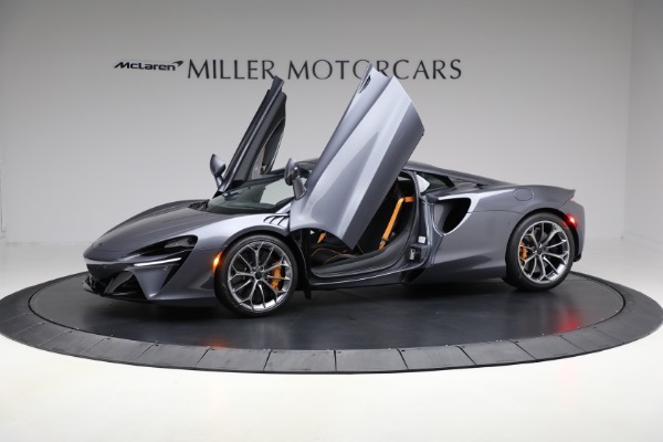 New 2025 McLaren Artura Vision for sale $292,398 at Pagani of Greenwich in Greenwich CT 06830 15