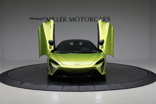 Used 2024 McLaren Artura Performance for sale Sold at Pagani of Greenwich in Greenwich CT 06830 13