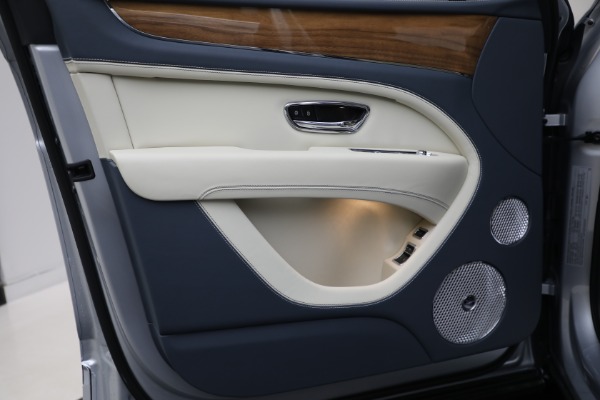 New 2025 Bentley Bentayga EWB V8 for sale $262,915 at Pagani of Greenwich in Greenwich CT 06830 14