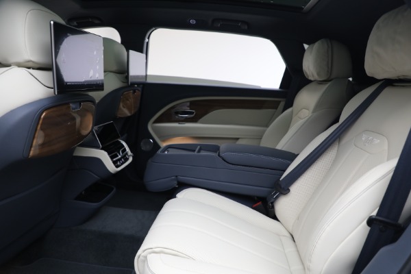New 2025 Bentley Bentayga EWB V8 for sale $262,915 at Pagani of Greenwich in Greenwich CT 06830 20