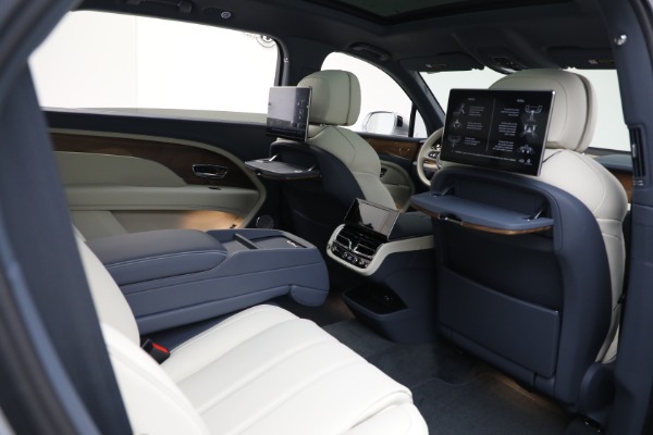 New 2025 Bentley Bentayga EWB V8 for sale $262,915 at Pagani of Greenwich in Greenwich CT 06830 26