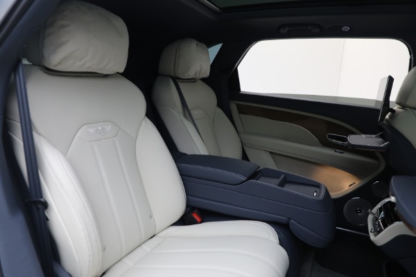 New 2025 Bentley Bentayga EWB V8 for sale $262,915 at Pagani of Greenwich in Greenwich CT 06830 28