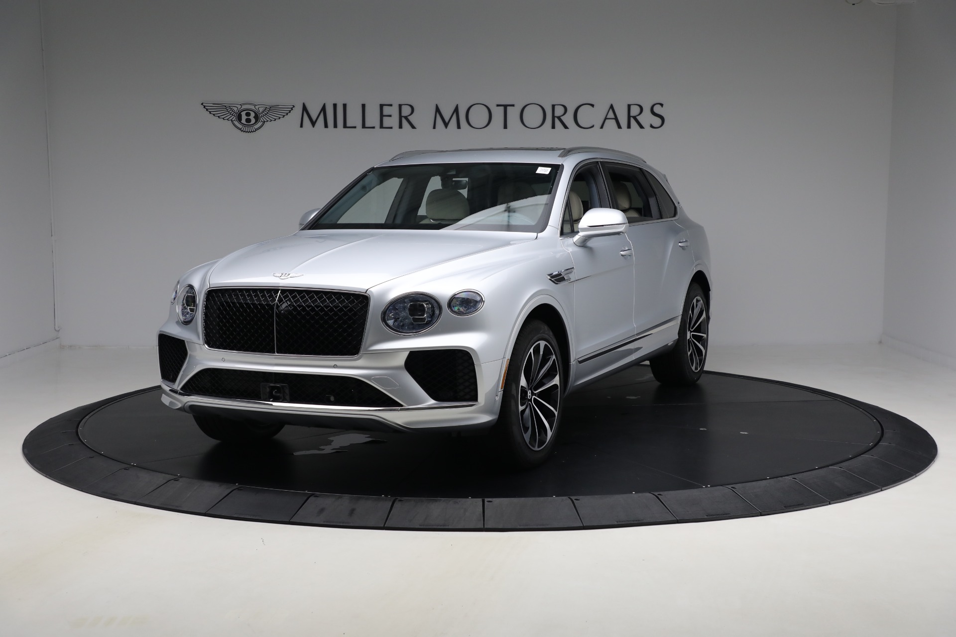 New 2025 Bentley Bentayga EWB V8 for sale $262,915 at Pagani of Greenwich in Greenwich CT 06830 1
