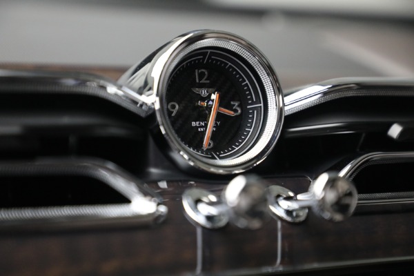 New 2025 Bentley Bentayga V8 for sale Sold at Pagani of Greenwich in Greenwich CT 06830 25