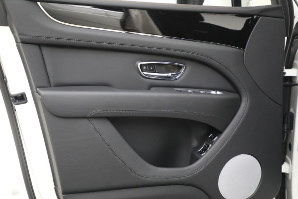 New 2025 Bentley Bentayga V8 for sale $199,900 at Pagani of Greenwich in Greenwich CT 06830 14