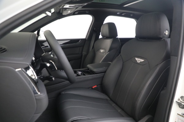 New 2025 Bentley Bentayga V8 for sale $199,900 at Pagani of Greenwich in Greenwich CT 06830 17