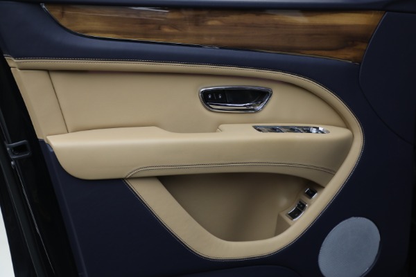 Used 2024 Bentley Bentayga EWB V8 for sale $204,900 at Pagani of Greenwich in Greenwich CT 06830 17