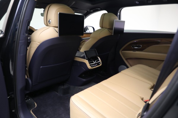Used 2024 Bentley Bentayga EWB V8 for sale $204,900 at Pagani of Greenwich in Greenwich CT 06830 21