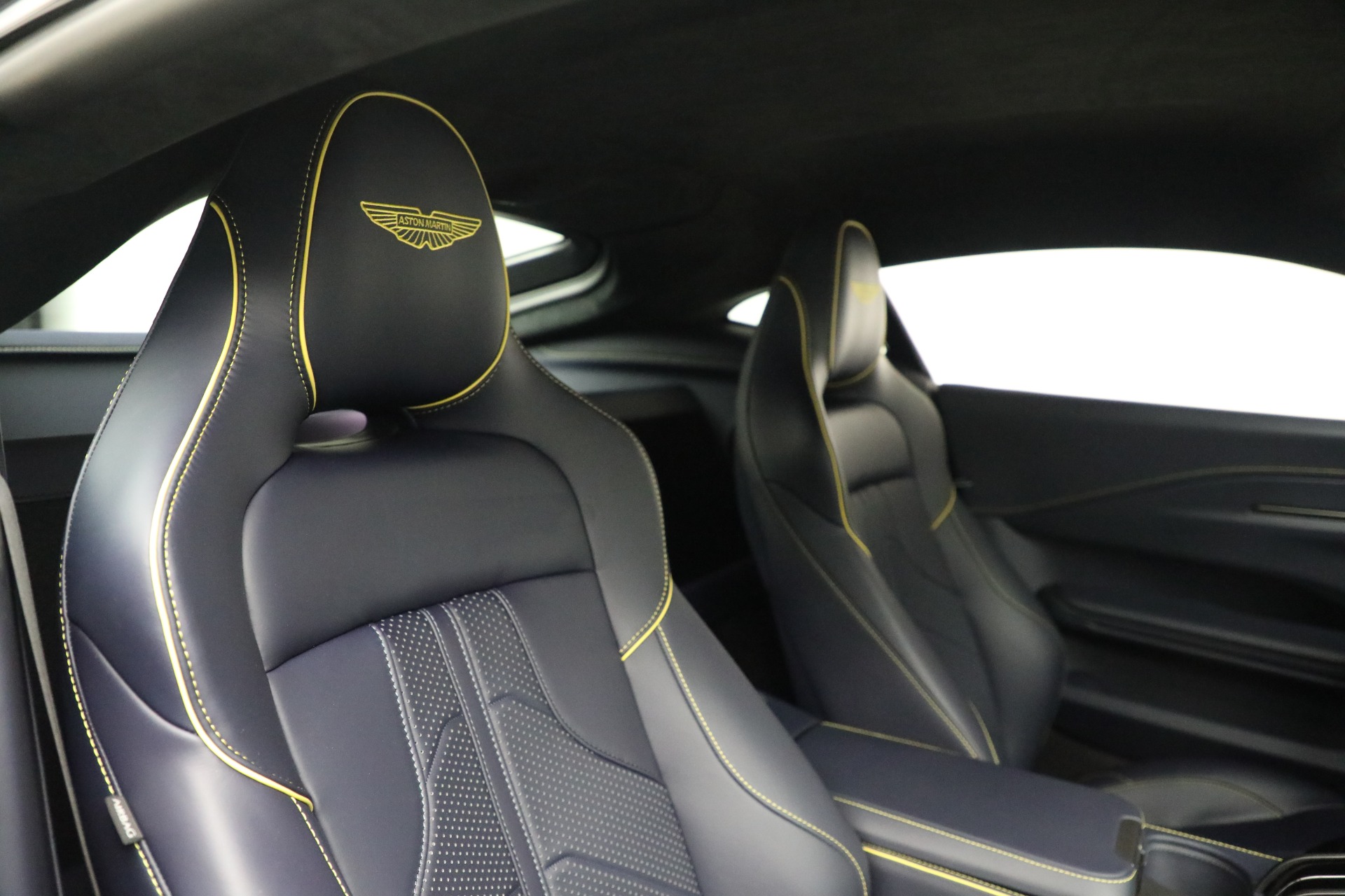 2026 Aston Martin Vantage Base - Photo 21