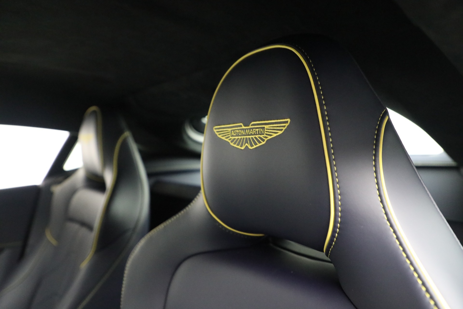 2026 Aston Martin Vantage Base - Photo 22