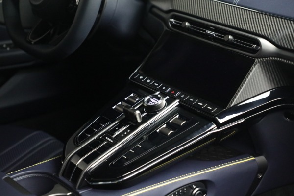 New 2026 Aston Martin Vantage for sale $240,400 at Pagani of Greenwich in Greenwich CT 06830 27