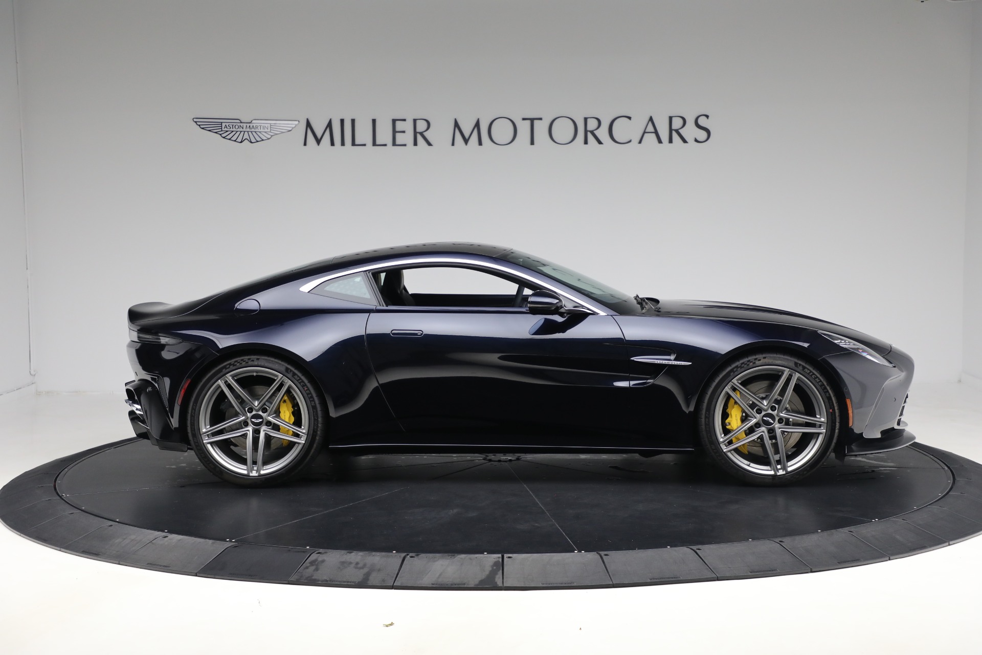 2026 Aston Martin Vantage Base - Photo 9