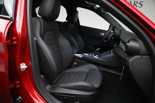 New 2025 Alfa Romeo Giulia Intensa for sale Sold at Pagani of Greenwich in Greenwich CT 06830 17