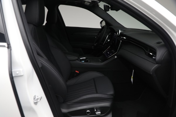 Used 2025 Maserati Grecale for sale $57,550 at Pagani of Greenwich in Greenwich CT 06830 15