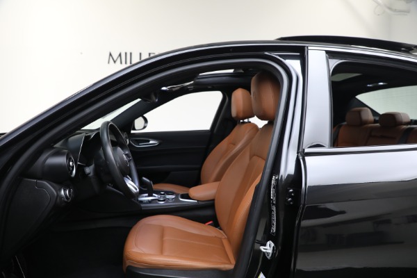 Used 2022 Alfa Romeo Giulia for sale Sold at Pagani of Greenwich in Greenwich CT 06830 11
