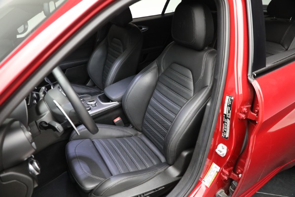 Used 2022 Alfa Romeo Giulia Veloce for sale Sold at Pagani of Greenwich in Greenwich CT 06830 15