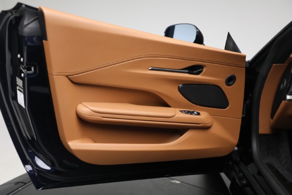 New 2026 Aston Martin Vantage for sale $240,100 at Pagani of Greenwich in Greenwich CT 06830 16