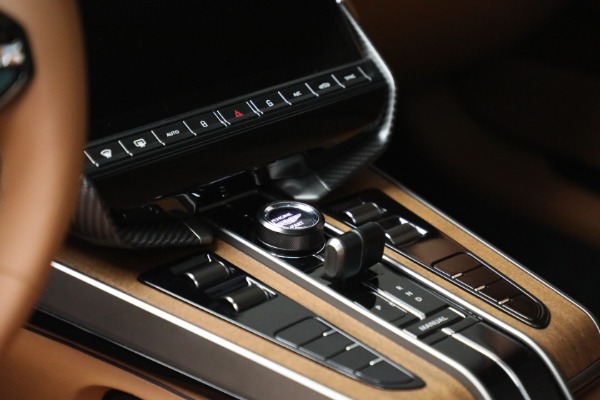 New 2026 Aston Martin Vanquish for sale $498,000 at Pagani of Greenwich in Greenwich CT 06830 26