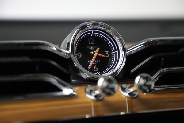 Used 2021 Bentley Bentayga V8 for sale $109,900 at Pagani of Greenwich in Greenwich CT 06830 26