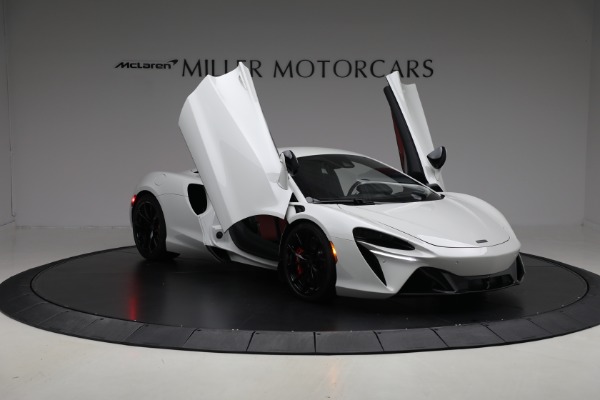 New 2026 McLaren Artura TechLux for sale $304,500 at Pagani of Greenwich in Greenwich CT 06830 20