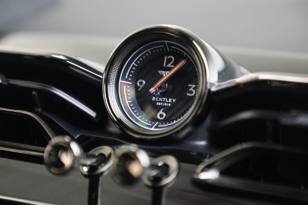 New 2025 Bentley Bentayga S Black Edition for sale $264,900 at Pagani of Greenwich in Greenwich CT 06830 21