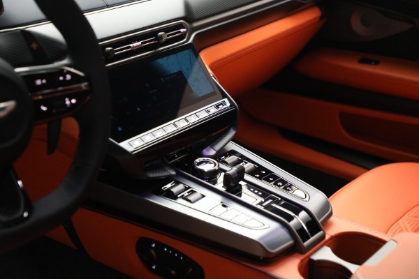 New 2025 Aston Martin Vanquish for sale $532,200 at Pagani of Greenwich in Greenwich CT 06830 24