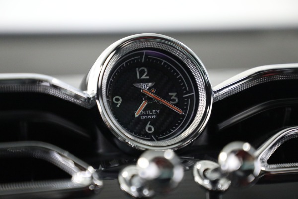 Used 2025 Bentley Bentayga EWB Azure V8 for sale $255,900 at Pagani of Greenwich in Greenwich CT 06830 20
