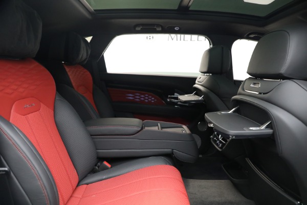 Used 2025 Bentley Bentayga EWB Azure V8 for sale $255,900 at Pagani of Greenwich in Greenwich CT 06830 25