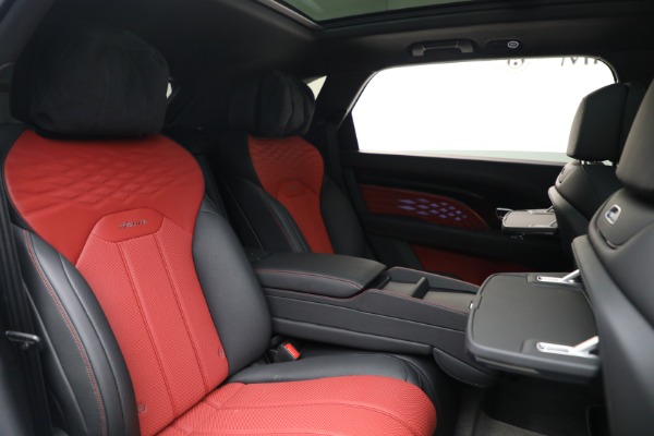 Used 2025 Bentley Bentayga EWB Azure V8 for sale $255,900 at Pagani of Greenwich in Greenwich CT 06830 26