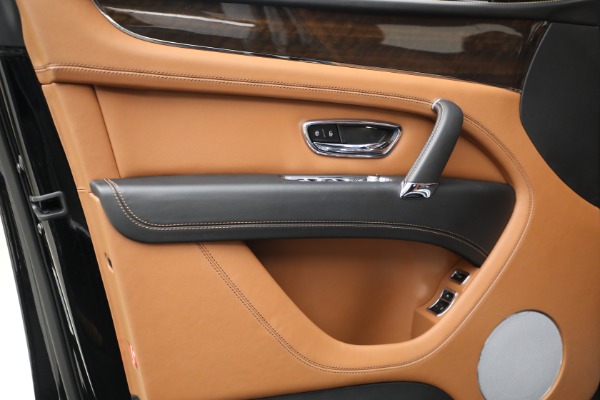 Used 2018 Bentley Bentayga W12 Onyx Edition for sale Sold at Pagani of Greenwich in Greenwich CT 06830 16