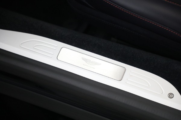 New 2026 Aston Martin Vantage Roadster for sale $253,800 at Pagani of Greenwich in Greenwich CT 06830 28
