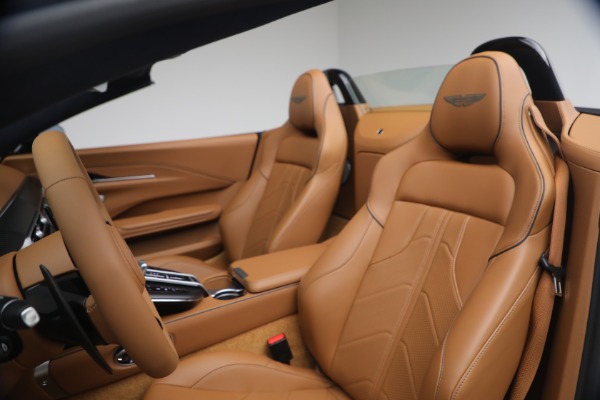 New 2026 Aston Martin Vantage Roadster for sale $260,300 at Pagani of Greenwich in Greenwich CT 06830 25