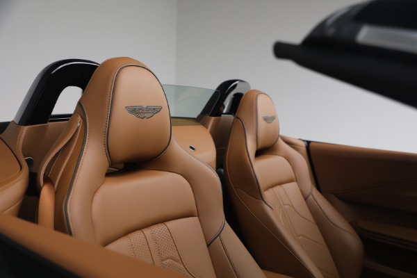New 2026 Aston Martin Vantage Roadster for sale $260,300 at Pagani of Greenwich in Greenwich CT 06830 26