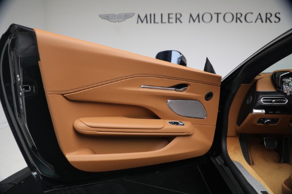 New 2026 Aston Martin Vantage Roadster for sale $260,300 at Pagani of Greenwich in Greenwich CT 06830 28