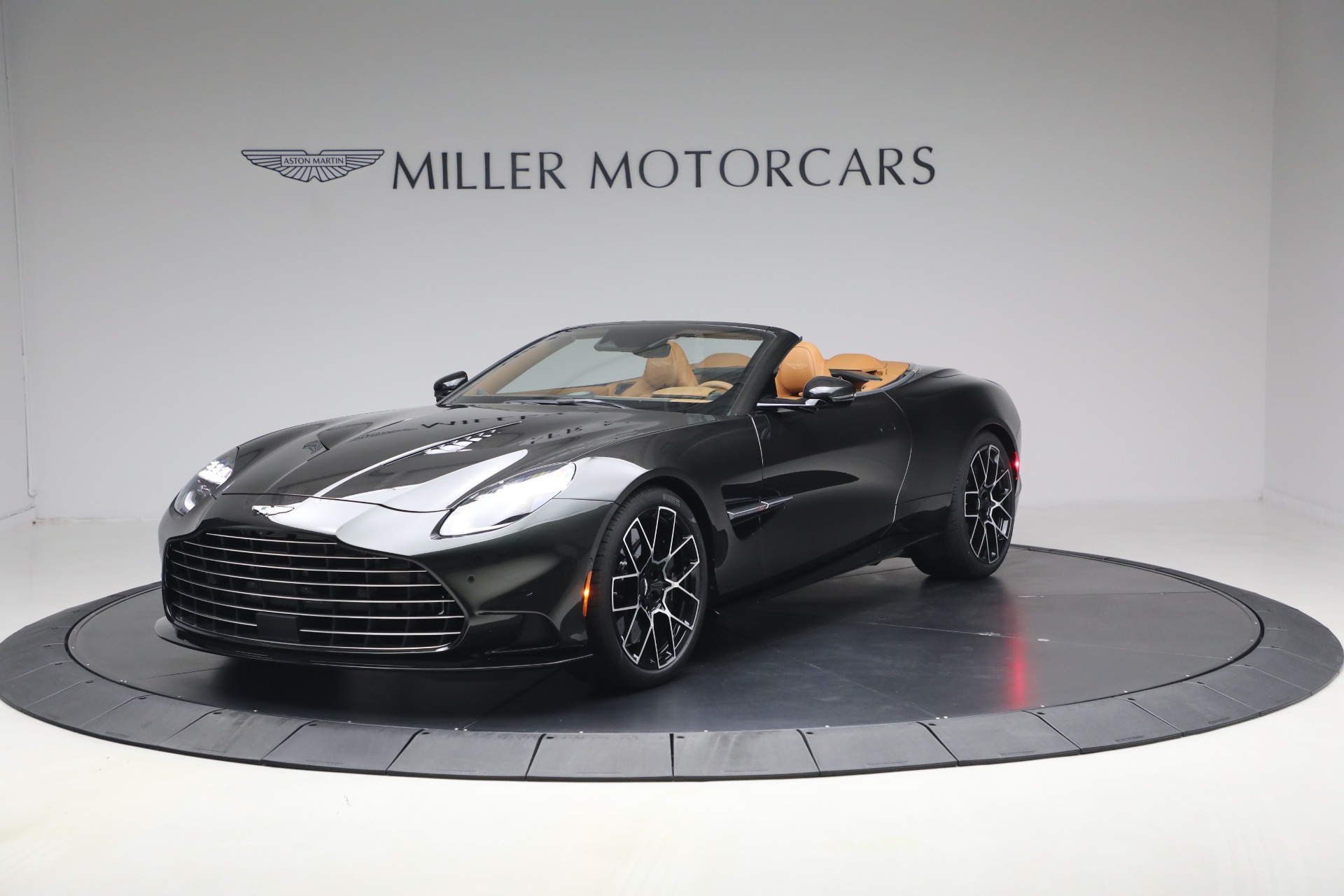 New 2026 Aston Martin Vanquish Volante for sale $581,800 at Pagani of Greenwich in Greenwich CT 06830 1