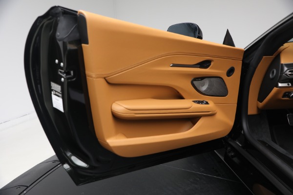 New 2026 Aston Martin Vantage Roadster for sale $265,600 at Pagani of Greenwich in Greenwich CT 06830 25