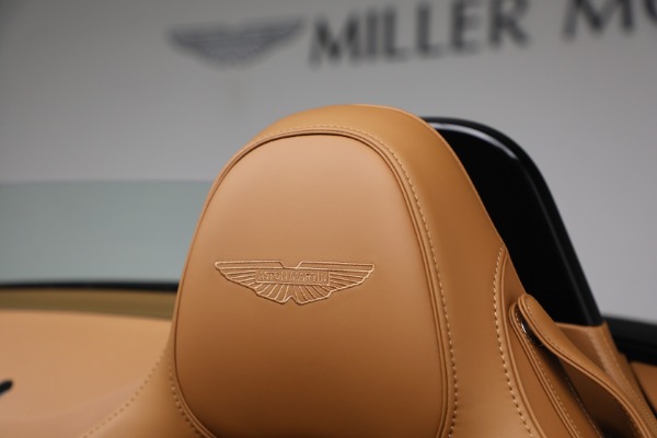 New 2026 Aston Martin Vantage Roadster for sale $265,600 at Pagani of Greenwich in Greenwich CT 06830 27