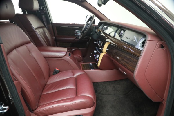 Used 2018 Rolls-Royce Phantom EWB for sale $309,900 at Pagani of Greenwich in Greenwich CT 06830 17