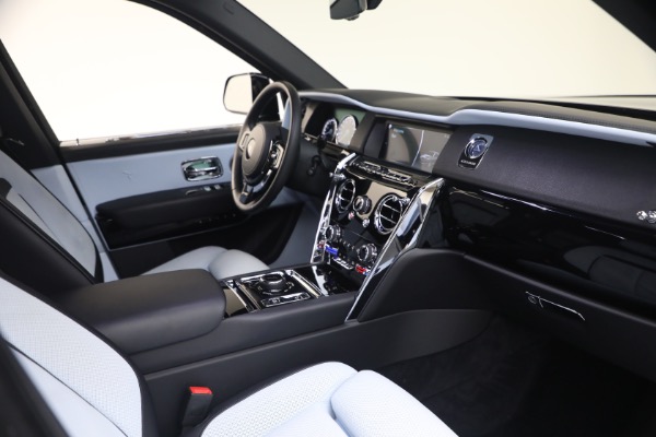 Used 2022 Rolls-Royce Cullinan for sale Sold at Pagani of Greenwich in Greenwich CT 06830 17