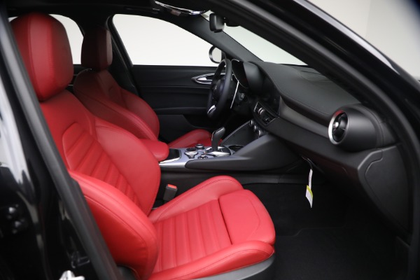 New 2026 Alfa Romeo Giulia VELOCE for sale $58,615 at Pagani of Greenwich in Greenwich CT 06830 18