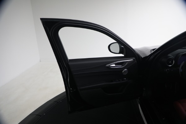 New 2026 Alfa Romeo Giulia VELOCE for sale $58,615 at Pagani of Greenwich in Greenwich CT 06830 24