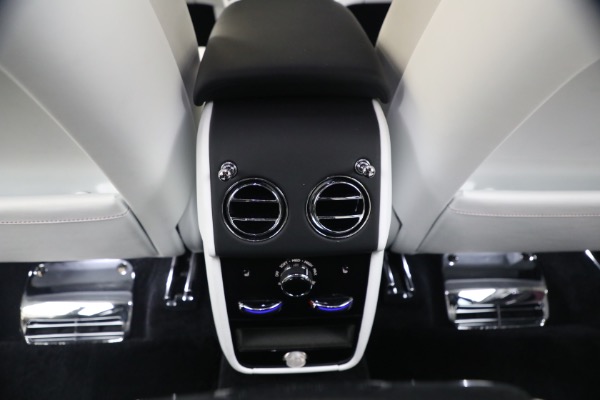 Used 2025 Rolls-Royce Black Badge Cullinan for sale $469,900 at Pagani of Greenwich in Greenwich CT 06830 27