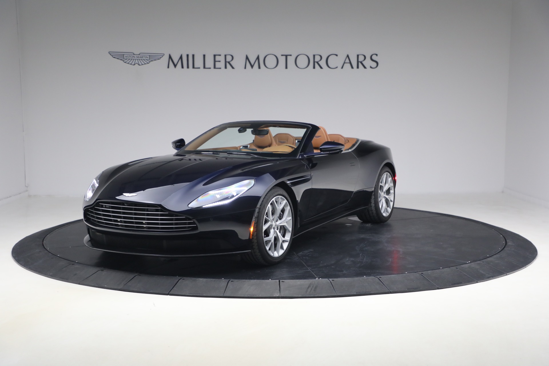 Used 2019 Aston Martin DB11 Volante for sale $121,900 at Pagani of Greenwich in Greenwich CT 06830 1