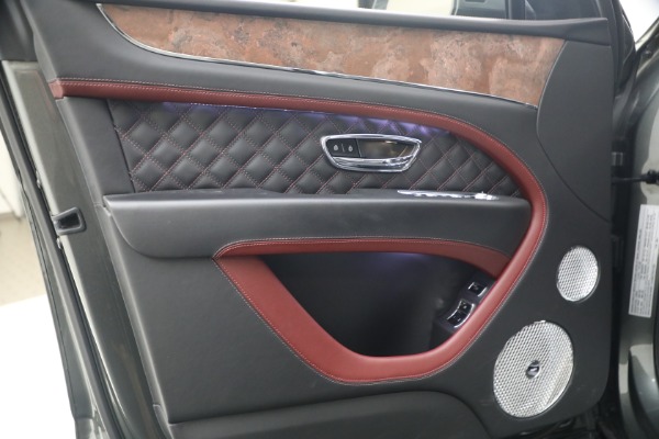 Used 2022 Bentley Bentayga V8 for sale $151,900 at Pagani of Greenwich in Greenwich CT 06830 17