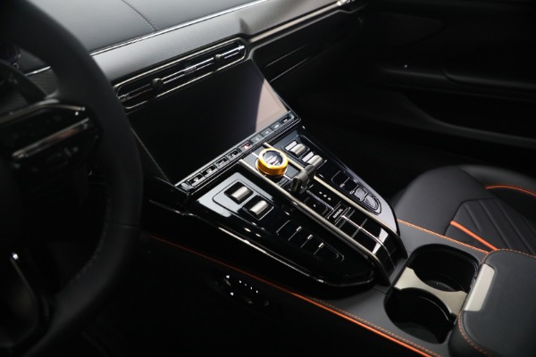 New 2026 Aston Martin Vantage S for sale $251,000 at Pagani of Greenwich in Greenwich CT 06830 22